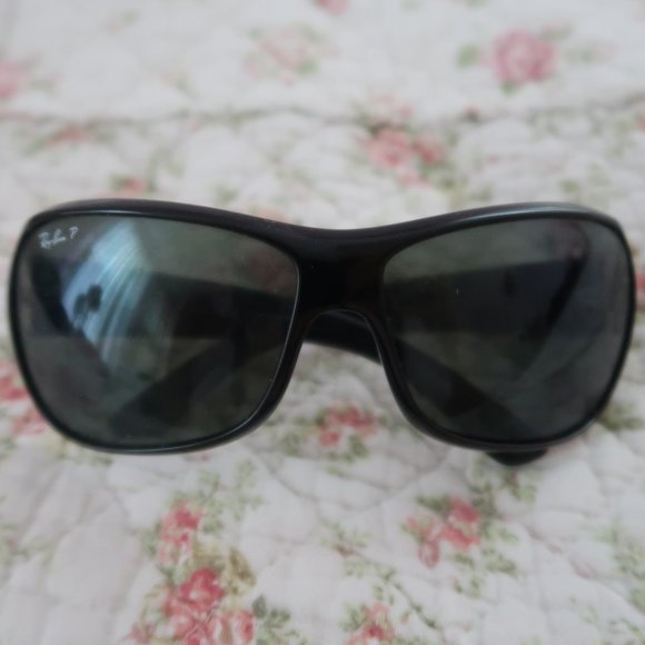 Polarized Ray-Ban Black Wrap Rectangle Sunglasses Red Case RB 4097 601/9A 3P - Picture 3 of 3